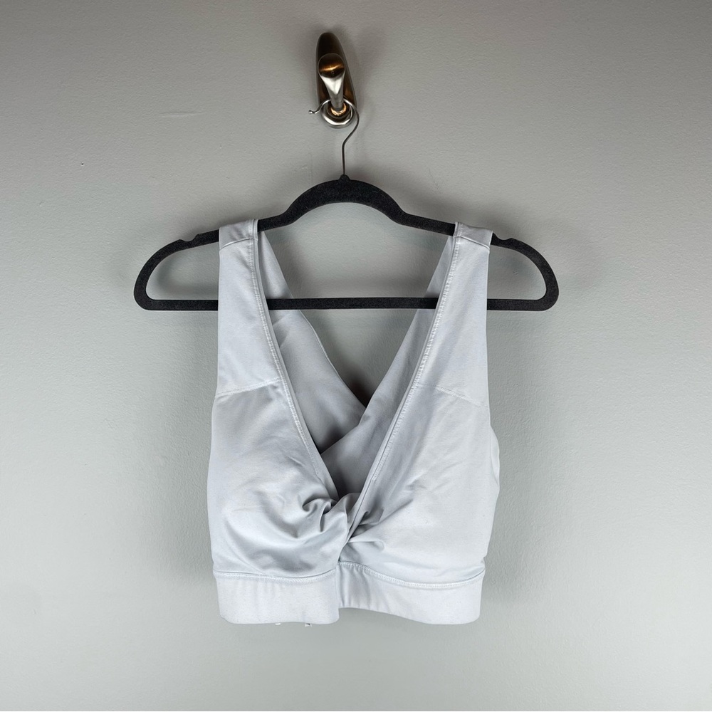 Fabletic's White Oasis Twist Sports Bra size 1X